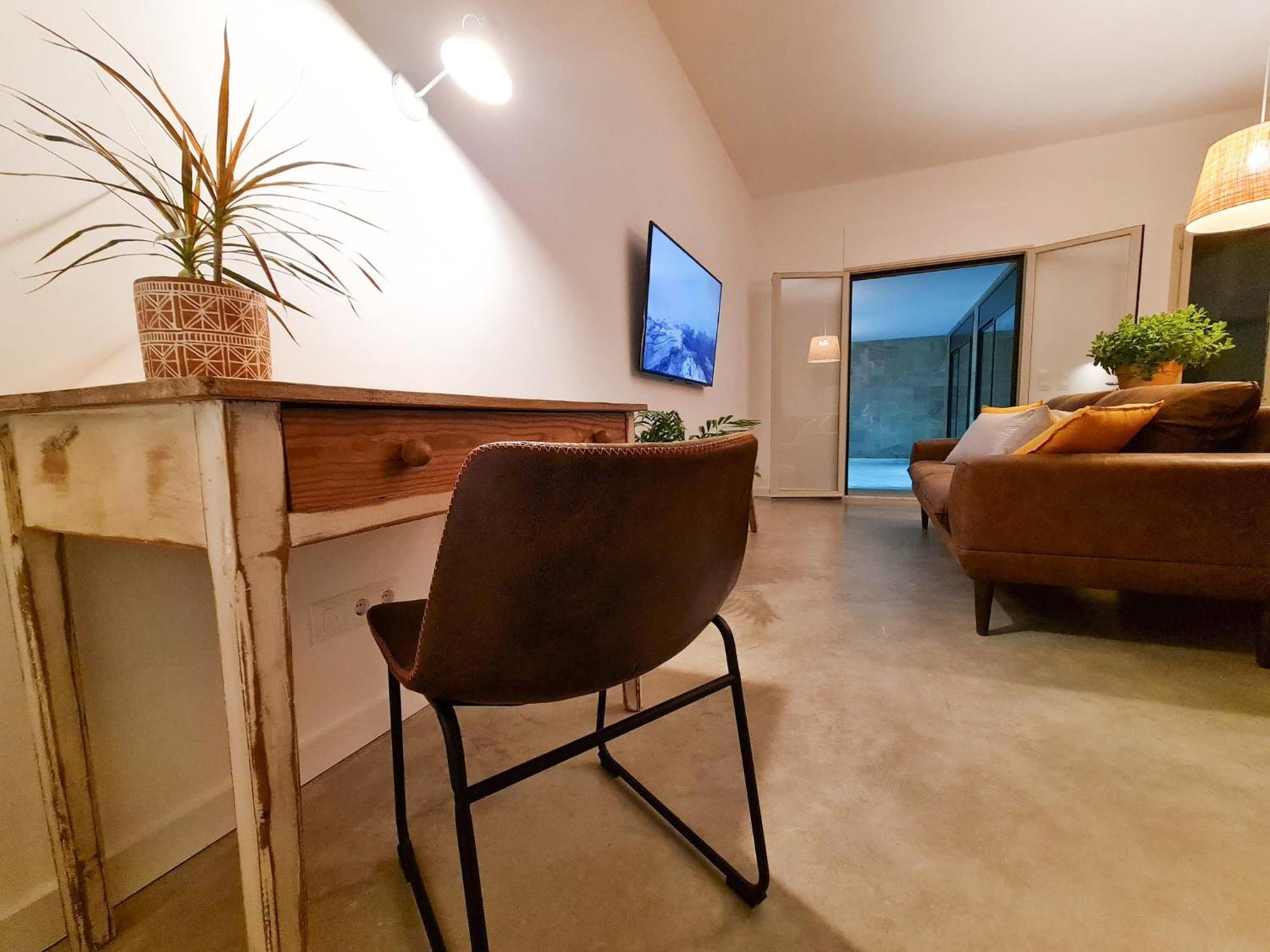 Loft Con Piscina Climatizada De Agua Salada Y Parking En El Centro De Figueres Figueres (Girona) Exterior foto