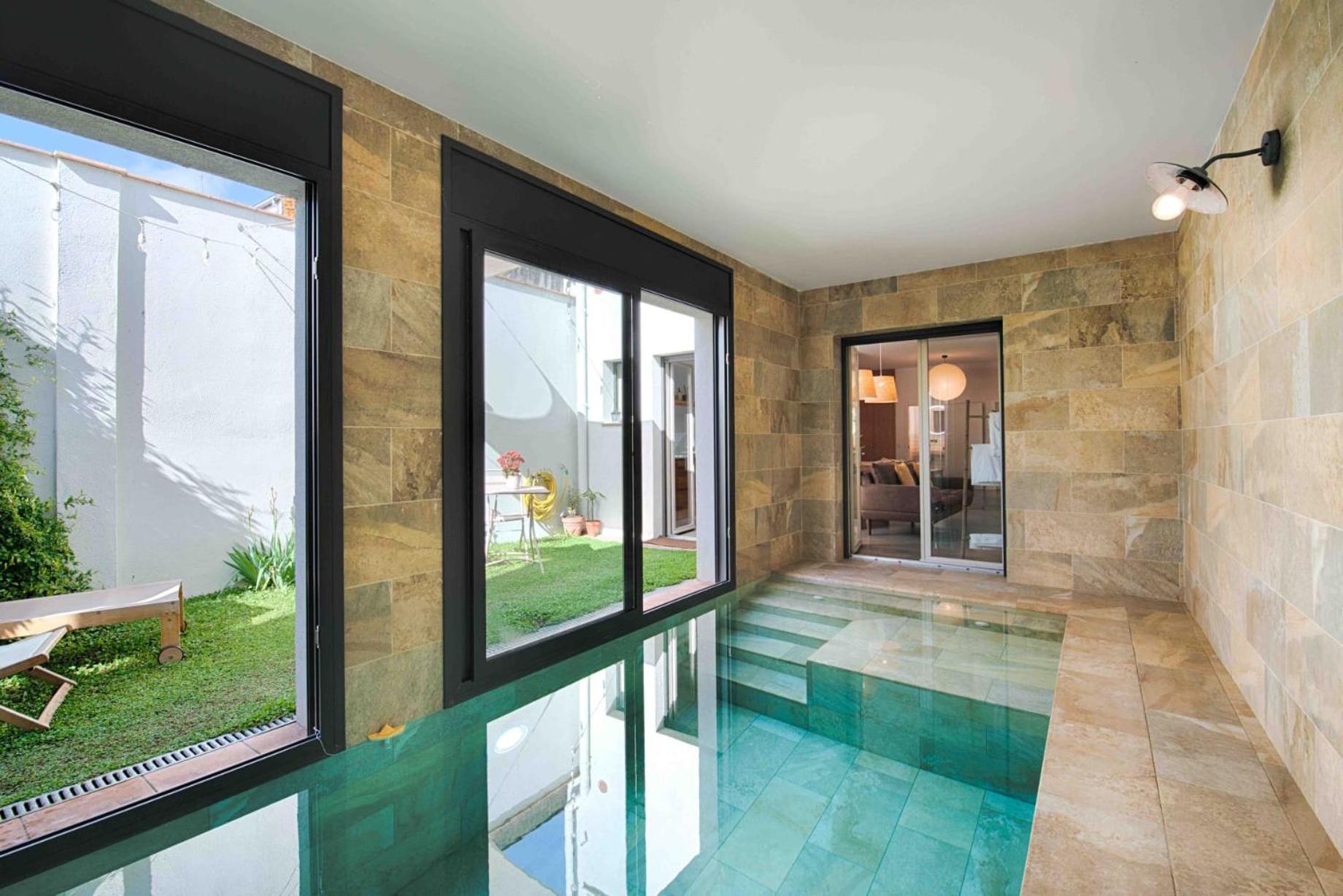 Loft Con Piscina Climatizada De Agua Salada Y Parking En El Centro De Figueres Figueres (Girona) Exterior foto