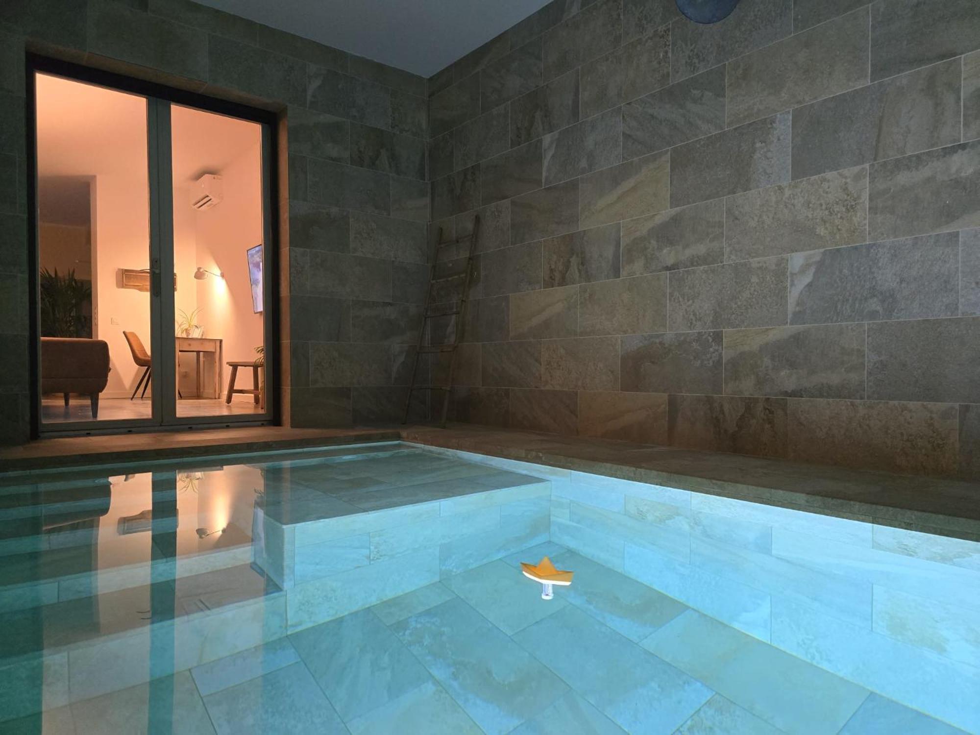 Loft Con Piscina Climatizada De Agua Salada Y Parking En El Centro De Figueres Figueres (Girona) Exterior foto